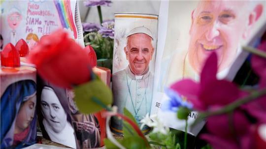 Seit mehr als anderthalb Wochen wird Papst Franziskus in einem Krankenhaus behandelt. 