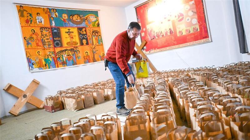 Weihnachtstüten für Gefangene in Bremen Seit rund 20 Jahren bekommen Gefängnis-Insassen in Bremen zu Weihnachten kleine Geschenke, die durch Spenden ermöglicht werden.