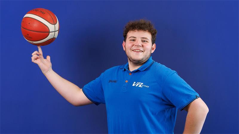 Seit seiner frühesten Kindheit dreht sich bei Adria Martin alles um Basketball.