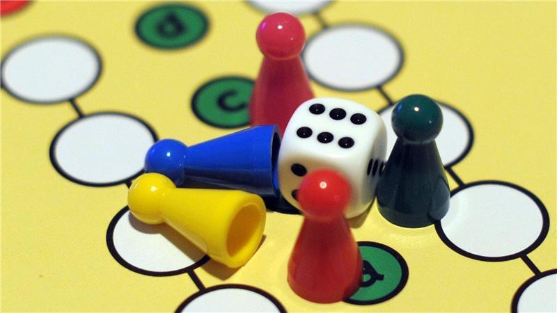 11 Fakten über Brettspiele, die Sie kennen sollten Seit über 100 Jahren ist „Mensch ärgere Dich nicht“ bei Kindern wie Erwachsenen beliebt. Der Klassiker stammt von dem indischen Brettspiel „Pachisi“ ab.