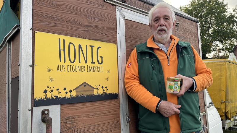 Seit über 34 Jahren arbeitet Uwe Edeler mit Bienen. Wochenmärkte spielen dabei eine wichtige Rolle.