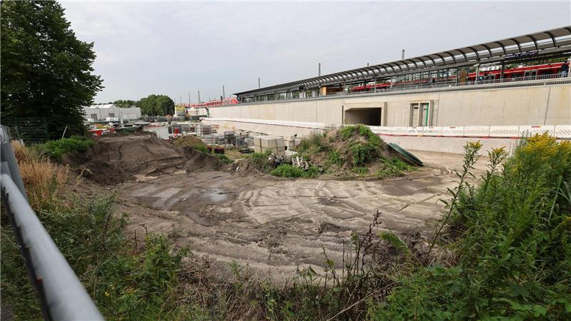 Neuer Bahnhof Altona bis 2027 - Bahn hält an Termin fest Seit vergangenem Februar halten an der umgebauten Station Diebsteich wieder Züge der Hamburger S-Bahn.