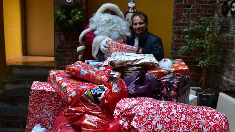 Seit zehn Jahren setzt sich Amir Afshartabbar dafür ein, dass mit der Stader Geschenkaktion „Ein Stück Weihnachten für jedes Kind“ Herzenswünsche in Erfüllung gehen.