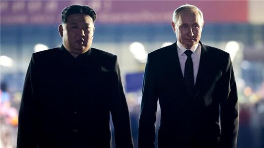 Seite an Seite: Kim und Putin (Archivbild)