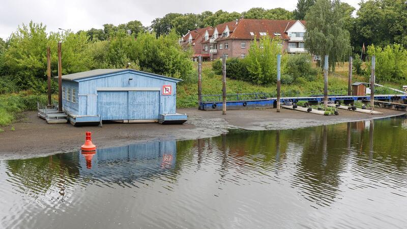 Selbst die Polizei kann ihr Bootshaus im Dömitzer Hafen nicht nutzen.