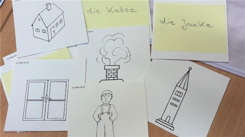 Selbst gebastelte Bildkarten unterstützten das Vokabel lernen im inklusiven Lerntreff.