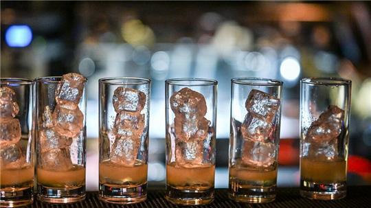 Selbst gebrannter Alkohol ist oft mit Methanol versetzt. Der Stoff ist giftig und kann zum Tod führen. (Symbolbild)