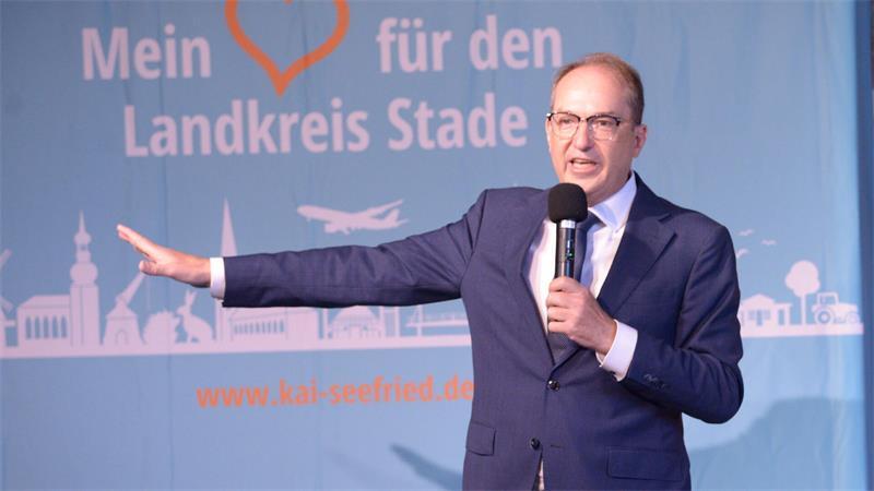 Polit-Prominenz: Bundesinnenminister Dobrindt stärkt CDU in Stade den Rücken Selbstironie und klare Kante: Alexander Dobrindt in der Seminarturnhalle in Stade.