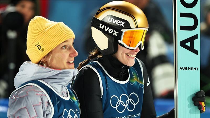 Selina Freitag (rechts) wurde als beste Deutsche Siebte, Fahnenträgerin Katharina Schmid landete auf Platz 16.