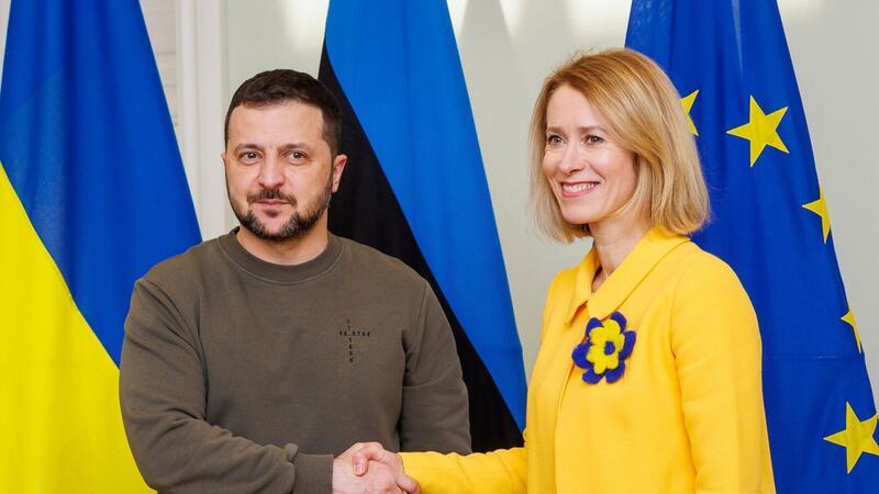 Sendeten mit der Wahl ihrer Kleidung eine Botschaft: Estlands Premierministerin Kaja Kallas und der ukrainische Präsident Wolodymyr Selenskyj.