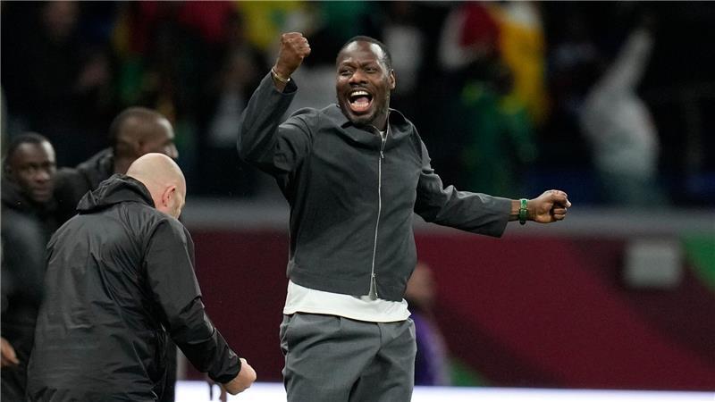 Senegals Trainer Pape Thiaw freut sich über die guten Leistungen der afrikanischen Teams - eine Überraschung sind sie für ihn nicht.