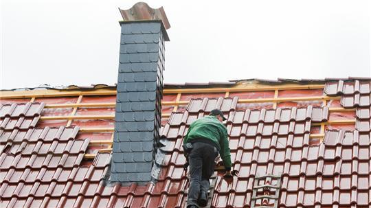Senioren in der Region Lüneburg sind falschen Dachdeckern auf den Leim gegangen (Symbolbild).