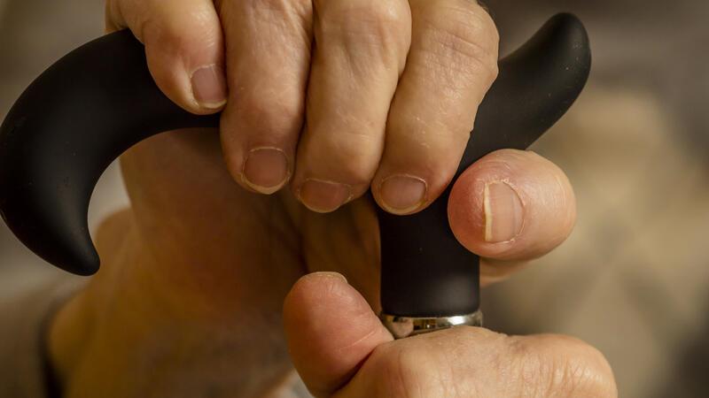 Jetzt anmelden für Qualifizierung zum Seniorenbegleiter Seniorenbegleiter helfen älteren Menschen in Alltagssituationen.