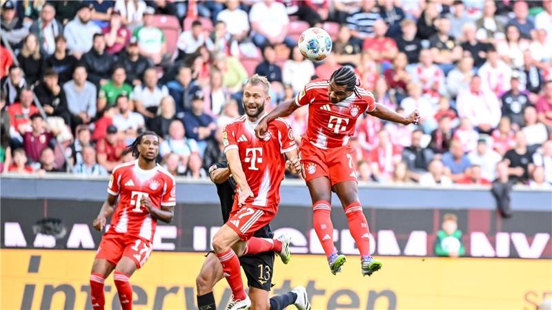 „Nicht perfekt“: Bayern bezwingen Wagners Augsburger Serge Gnarby traf per Kopf zum 1:0 für den FC Bayern.