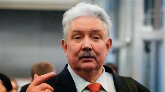 Präsidentschaftsbewerber gibt auf - und wirbt für Putin Sergej Baburin von der Partei Gesamtrussische Volksunion, hat seine Bewerbung um das Präsidentenamt noch vor der offiziellen Registrierung wieder zurückgezogen.