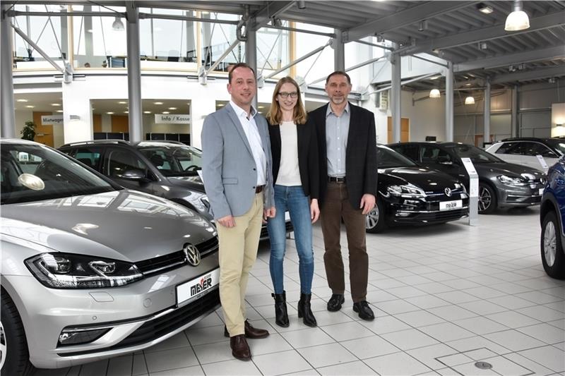 Serviceleiter Mathias Brucks, Anne-Kathrin Kahrs und Verkaufsleiter Stefan Filip in der Ludwig Meyer-Verkaufshalle. Foto Felsch