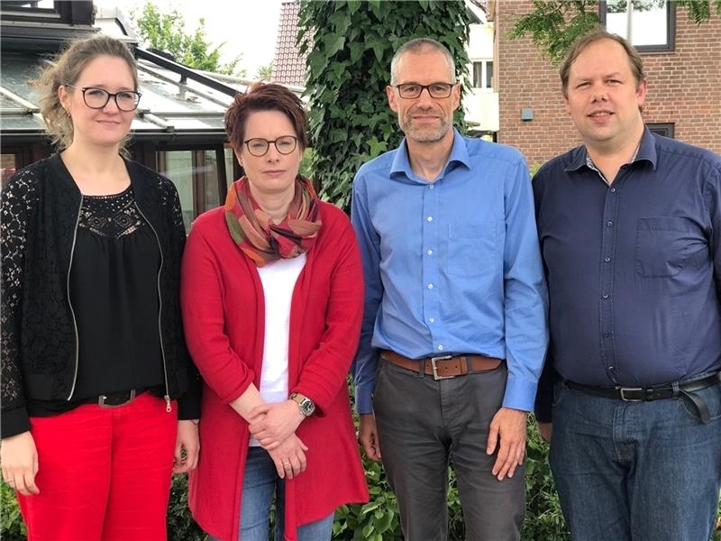Setzen sich gegen die Vorwürfe aus dem Apenser Rathaus zur Wehr: der Vorstand des Evangelisch-lutherischen Kindertagesstättenverbands Buxtehude mit (von links) Sarah Pfefferkorn, Rita Wunderlich, Lutz Tietje und Thomas Haase. Foto: Lepél