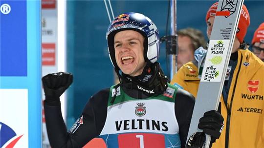 Setzte sich beim Auftaktspringen in Oberstdorf durch: Andreas Wellinger.