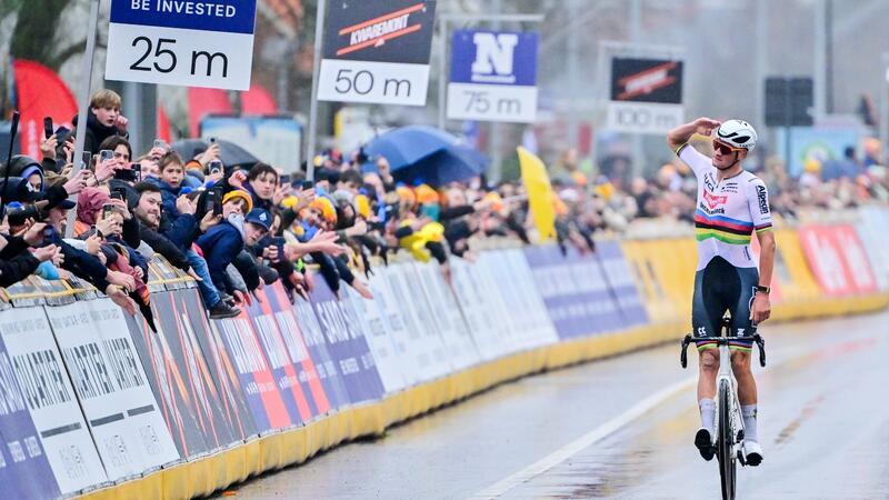 Weltmeister van der Poel siegt bei E3 Preis Setzte sich beim E3 Preis als Solist durch: Mathieu van der Poel.