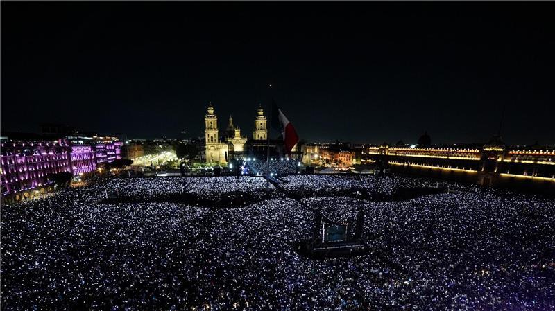 Shakira trat zum zweiten Mal nach 2007 auf dem größten Platz von Mexiko-Stadt auf. 
