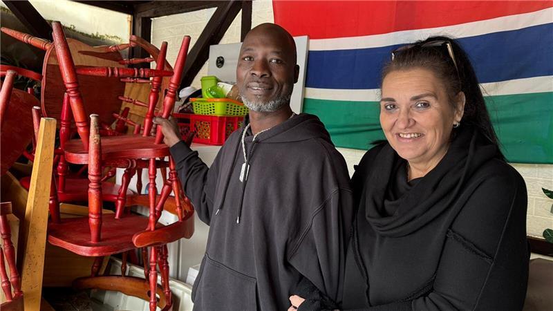 Sheik und Yvonne Jobe haben schon dutzende Spendencontainer nach Gambia geschickt.