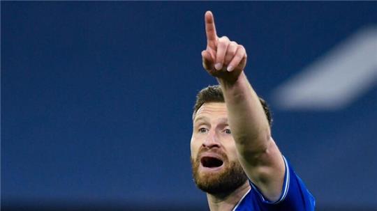 Shkodran Mustafi gestikuliert bei einem Spiel.