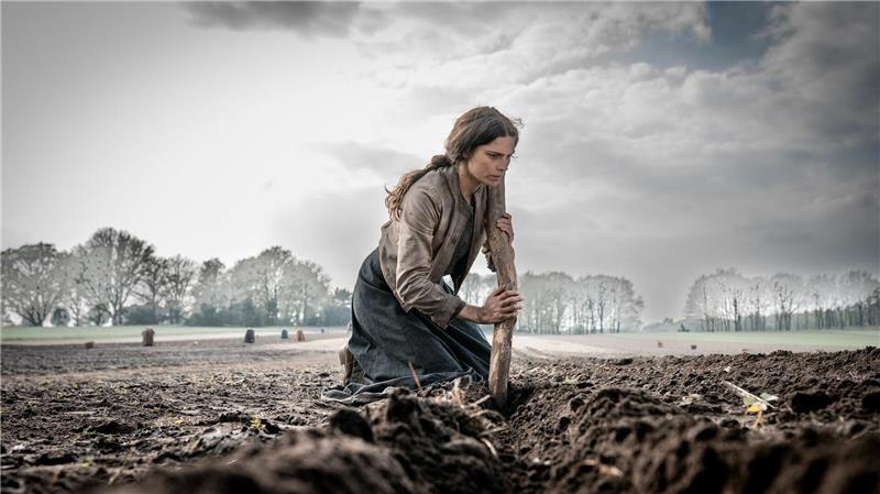 Shootingstar Harriet Herbig-Matten drehte im laufenden Jahr gleich mehrfach in Niedersachsen. Hier ist sie als Hauptfigur Johanna Lambert in der ARD-Historienserie „Schwarzes Gold“ zu sehen. (Archivbild)