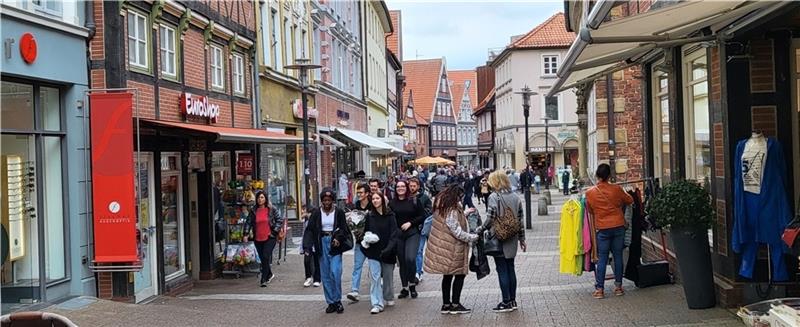 Dämmershoppen in der Stader Innenstadt bis 22 Uhr Shoppen bis spät am Abend – das geht am Freitag in der Stader Altstadt. Foto: Stade Marketing
