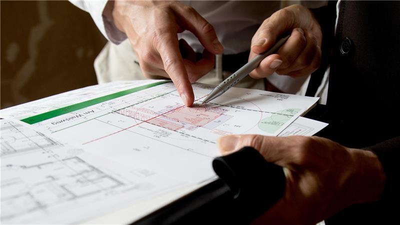 Sich gemeinsam auf Grundrisse und Co. einigen: Das müssen Baugemeinschaften, auch wenn die Meinungen mal auseinandergehen.