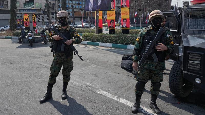 Sicherheitskräfte haben ihre Präsenz seit Kriegsbeginn deutlich verstärkt. (Archivbild)