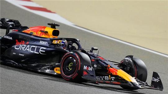 Sicherte sich für den Saisonauftakt in Bahrain die Pole Position: Max Verstappen.
