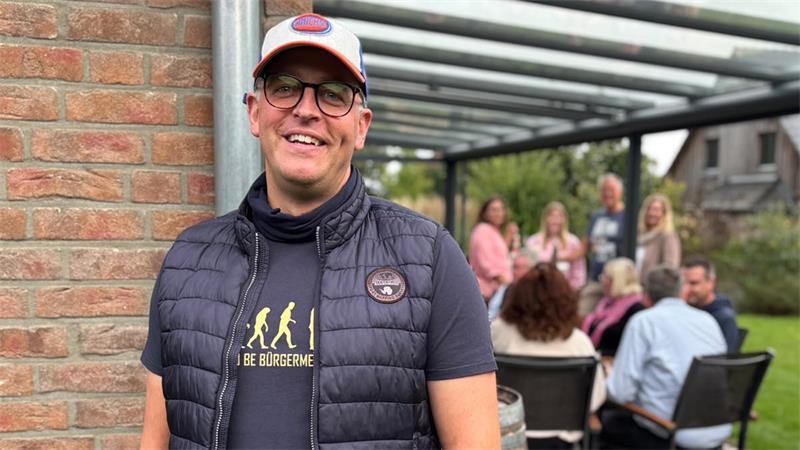 Klares Votum: Horneburger bescheren Willenbockel zweite Amtszeit Sichtlich entspannt startete Bürgermeisterkandidat Knut Willenbockel (parteilos) mit einem Grillfest in den Wahlabend.