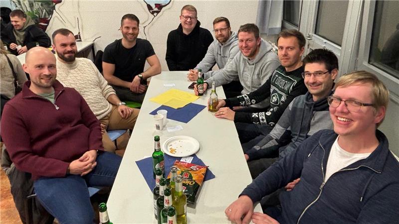 Sie alle gehören dem ersten Abiturjahrgang am Gymnasium Süd aus dem Jahr 2008 an: Die Freunde sehen sich jedes Jahr beim Ehemaligentreffen in der Schule wieder.