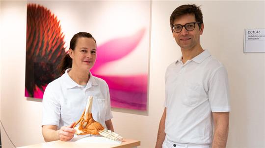 Sie behandeln Beschwerden an Zehen, Füßen und Gelenken: Dr. Franziska Manig und Dr. med. Michal Korecki.