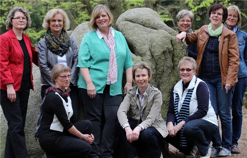 Sie bilden den Vorstand in Elstorf (stehend, von links): Christina Allgeier, Elke Lefeber, Sabine Meier, Andrea Neuber, Helga Cohrs, Marita Buhr. Hockend, von links: Maren Bestmann, Cornelia Eggers, Elke Mojen.
