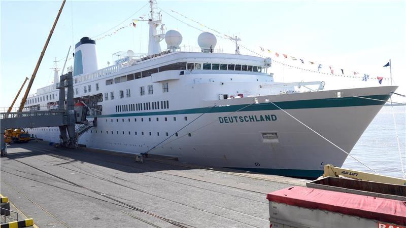 Bremerhaven: Die „Deutschland“ muss im Hafen bleiben Sie bleibt länger: Die „Deutschland“ liegt noch in Bremerhaven.