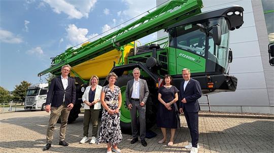 Dieser Dammann-Trac ist mit weiteren Fahrzeugen und Geräten in den vergangenen Wochen hergestellt worden. 