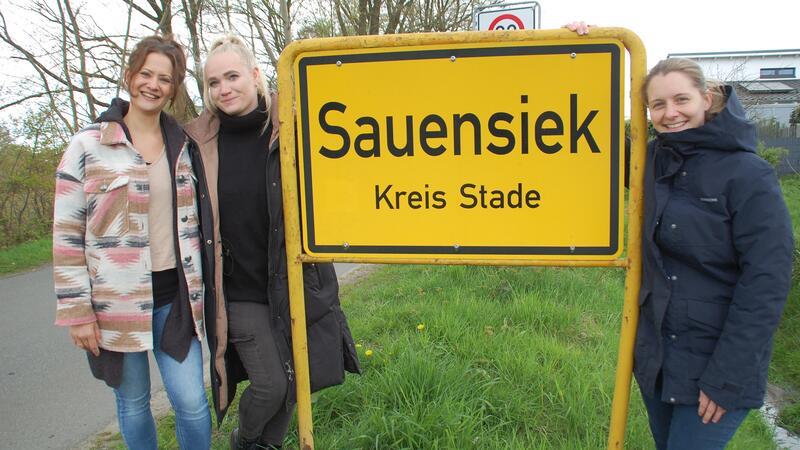 Sie engagieren sich in Sauensiek (von links): Jasmin Kuberg, Lea Rauschenberger und Jennifer Witte.