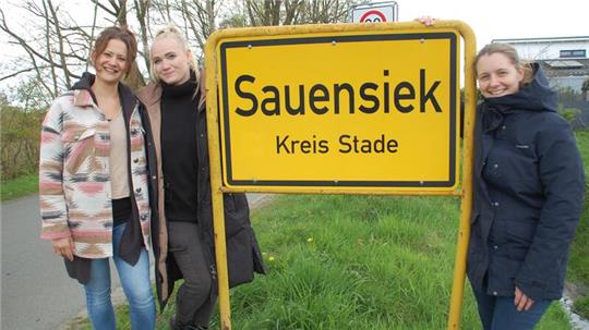 Sie engagieren sich in Sauensiek (von links): Jasmin Kuberg, Lea Rauschenberger und Jennifer Witte.