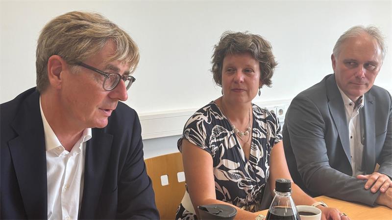 Insolvenz ist eröffnet: So geht es bei Dammann in Buxtehude weiter Sie erläutern, wie es bei der Herbert Dammann GmbH weitergeht: Sachverwalter Per Hendrik Heerma (von links), Geschäftsführerin Nadine Dammann und Generalbevollmächtigter Jörg Grau.