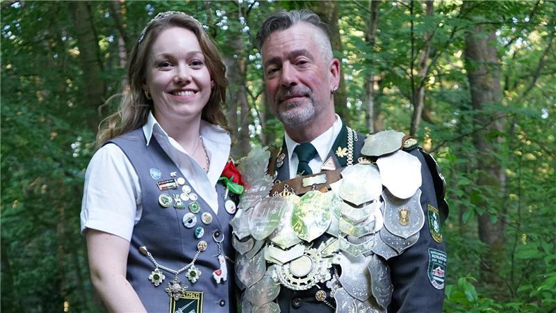„Krawumm“: Nico Wiesenberg regiert mit Kathi in Ovelgönne Sie freuen sich auf ein ereignisreiches Königsjahr: Königin Kathi und Schützenkönig Nico Wiesenberg.