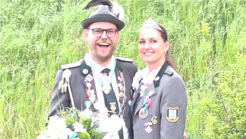 Sie freuen sich aufs Regentenjahr: Wiepenkathens Schützenkönig 2026/2027 Timo Petereit und Königin Jackie.