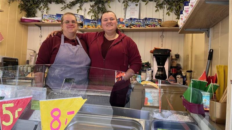 Sie fühlen sich in Oldendorf wohl: Melanie (links) und Jasmin Wolff.