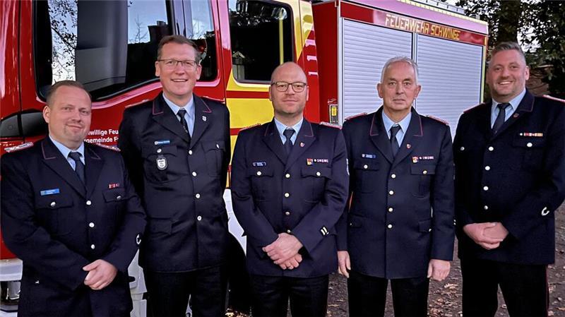 Sie führen ab Januar 2025 die Kreisfeuerwehr(en): Sebastian Hinsen, Marcus Hinrichs, Henning Klensang, Thorsten Hellwege und Danny Waltersdorf (von links).