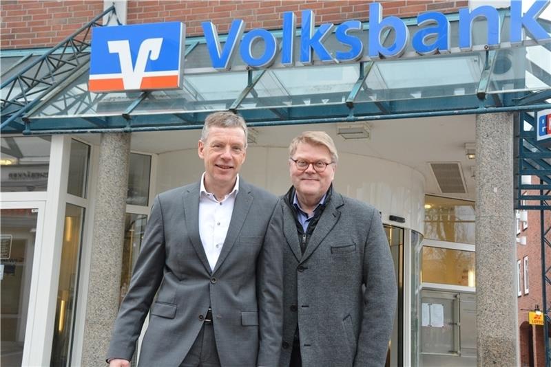Sie führen die Volksbank Stade-Cuxhaven : die Vorstände Henning Porth und Ulrich Sievert. Foto: Stephan