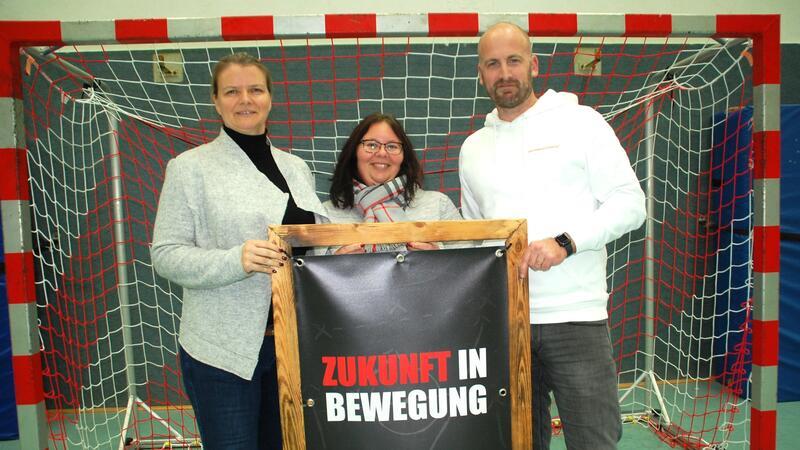 Sie gehören zum Orga-Team für das Jubiläum des SV Beckdorf (von links): Nadine Völkers, Daphne Krempien und Justus Asselmeyer.