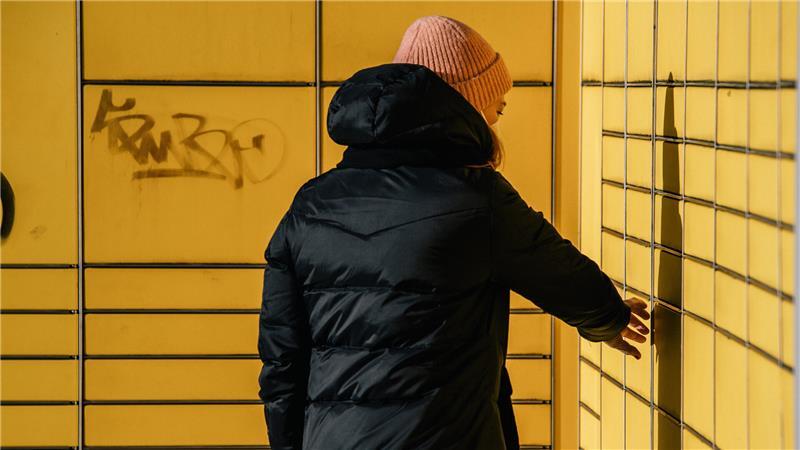 Sie haben als Ablageort die Packstation gewählt? Sobald das Paket dort als eingelegt vermerkt ist, tragen Sie selbst das Risiko für Schäden oder Verlust. 