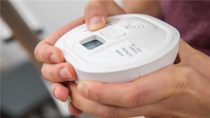 Sie haben eine Gastherme daheim? Ein CO-Warnmelder kann helfen, sich besser vor einer Kohlenmonoxidvergiftung zu schützen.