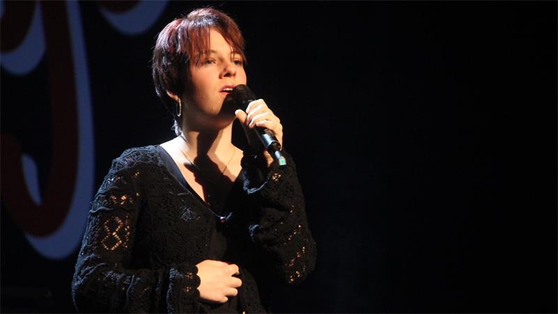Junge und alte Talente im Rampenlicht: Begeisternde Auftritte in Stade Sie hatte gleich zwei Auftritte: Lilly Marie Pfänder spielte nicht nur die Regisseurin beim Jugend-Theaterclub, sondern sorgte als Songwriterin mit ihrem selbst komponierten Lied „Verlorene Poeten“ für eine andächtige Stille im Publikum.