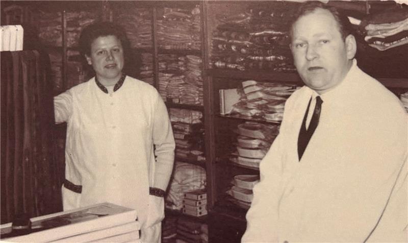 Von Kaufmannsehre, Wagenrennen im Laden und Eis für ein paar Groschen Sie hielten ihr Leben lang fest zusammen: Irmgard und Heinz Tiedemann.